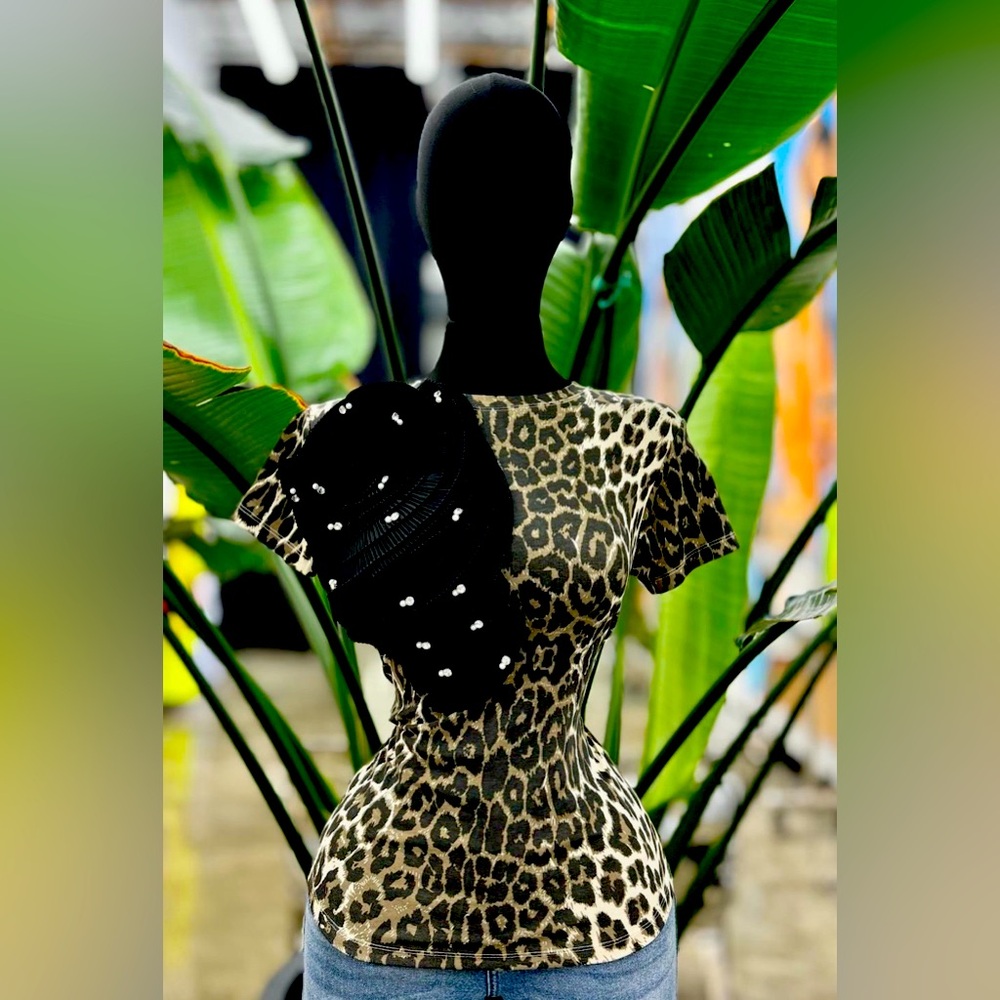 Animal print beautiful blouse.
S-M-L